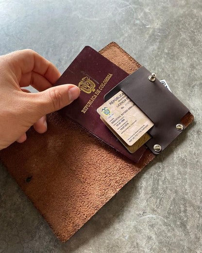 Porta pasaporte doble de cuero personalizado (2x1) - foto 3