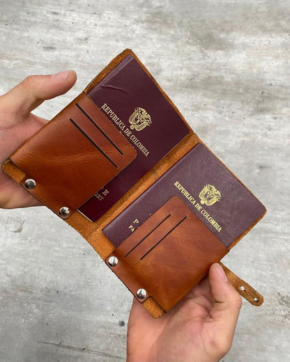 Porta pasaporte doble de cuero personalizado (2x1)