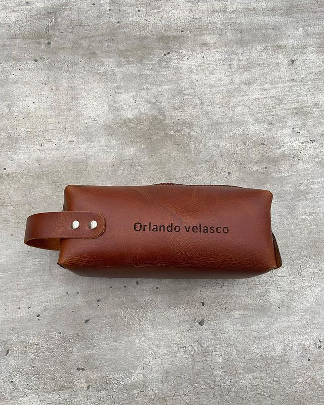 Neceser de cuero personalizado para viaje - foto 4